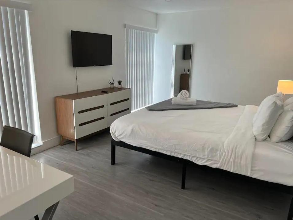 Designer River View Apartments Форт Лодърдейл Екстериор снимка